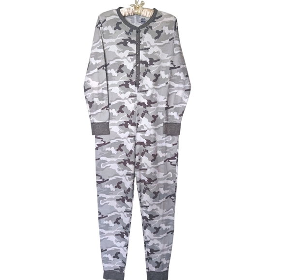 Fruit of the Loom Waffle Gray Camouflage Union Onesie | Size Medium/Large (EUC) - Picture 3 of 9